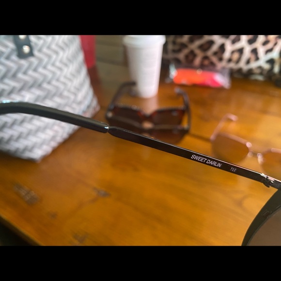 Quay Sweet Darlin’ sunglasses - Picture 3 of 6